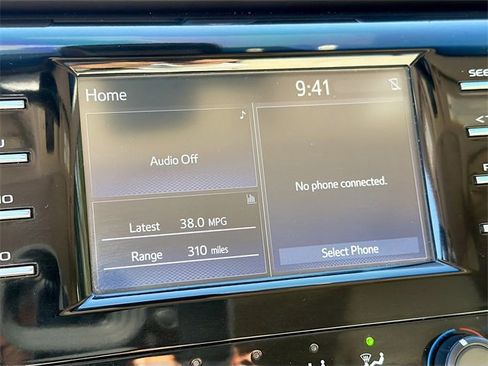 Used 2018 Toyota Camry XLE image 31