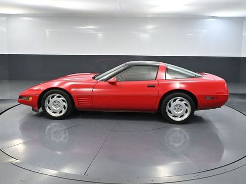 Used 1992 Chevrolet Corvette Coupe RWD image 8