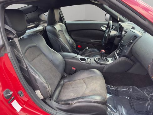 Used 2009 Nissan 370Z Touring image 19