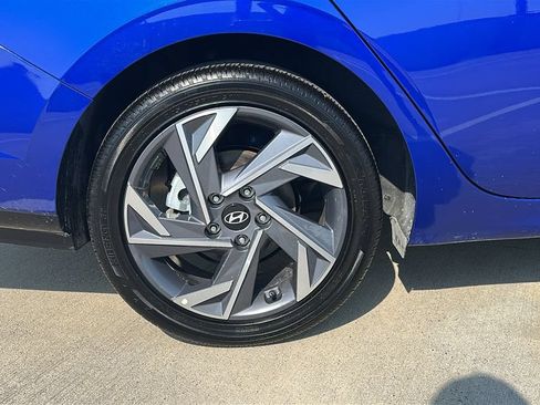 Used 2025 Hyundai Elantra SEL FWD image 17