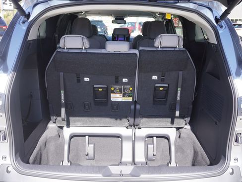New 2026 Toyota Sienna LE image 7