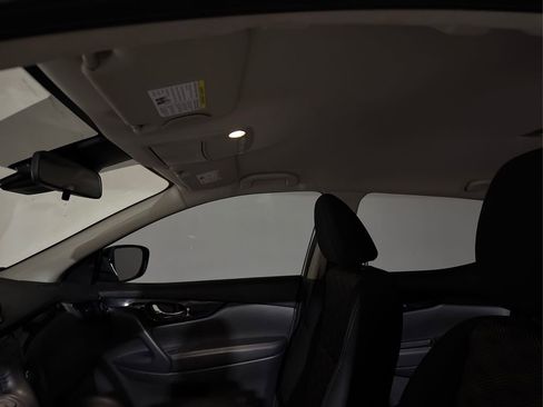 Used 2021 Nissan Rogue Sport SV image 23