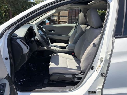 Used 2017 Honda HR-V EX image 12