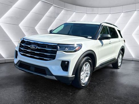 New 2026 Ford Explorer Active w/ Active Comfort Package RWD image 3