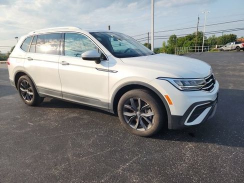 Certified 2023 Volkswagen Tiguan SE w/ Panoramic Sunroof Package FWD image 33