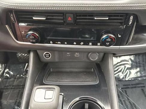 Used 2023 Nissan Rogue SL AWD/4WD image 17