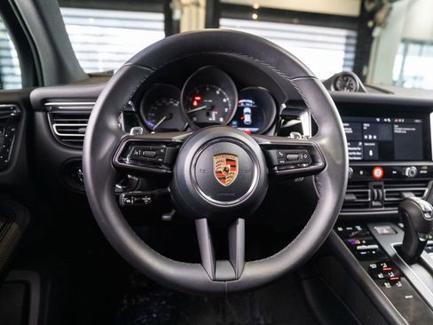 Certified 2026 Porsche Macan image 32