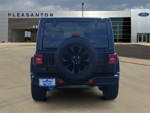 Used 2021 Jeep Wrangler Unlimited Sahara image 4