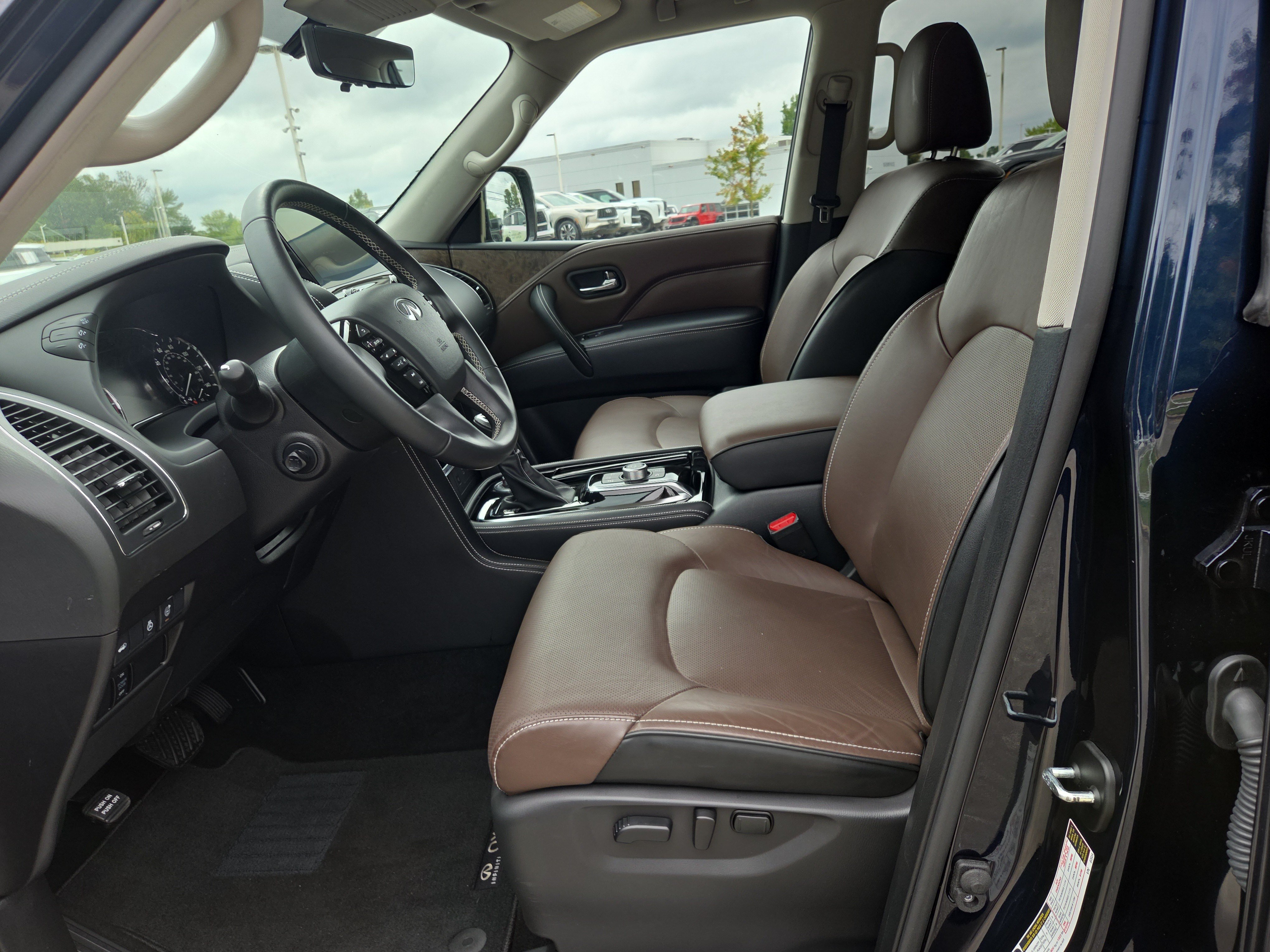 Used 2024 INFINITI QX80 Premium Select w/ Cargo Package AWD/4WD image 5