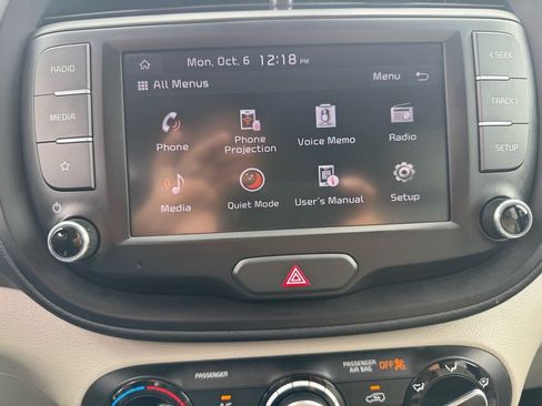 Used 2023 Kia Soul LX w/ LX Technology Package image 17