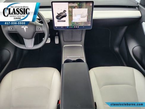 Used 2022 Tesla Model Y Performance AWD/4WD image 2