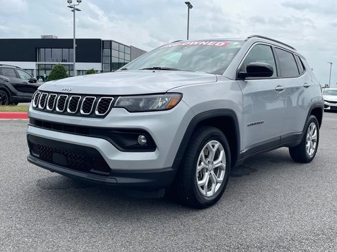 Used 2024 Jeep Compass Latitude AWD/4WD image 3