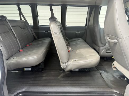 Used 2018 Chevrolet Express 3500 LS RWD image 20