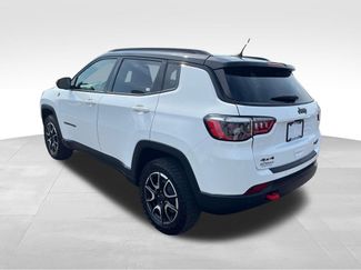 Used 2025 Jeep Compass Trailhawk AWD/4WD video 3
