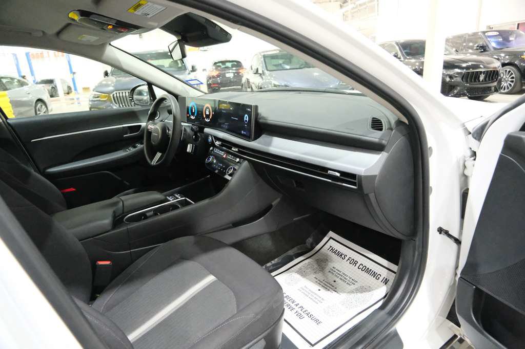 Used 2025 Hyundai Sonata SEL FWD image 30