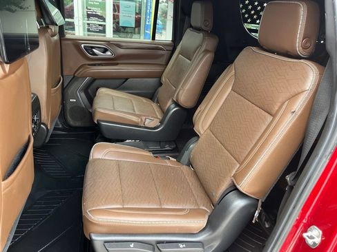 Used 2021 Chevrolet Suburban High Country AWD/4WD image 18
