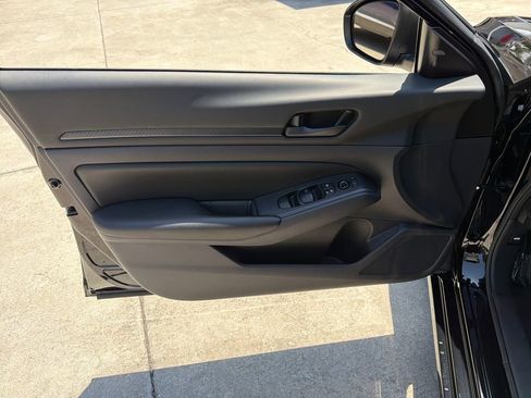 Used 2025 Nissan Altima 2.5 S FWD image 14