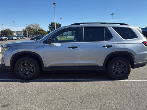 Certified 2025 Honda Pilot TrailSport image 1