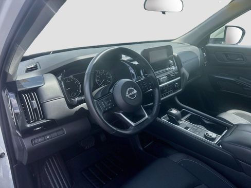 Used 2023 Nissan Pathfinder SV AWD/4WD image 9