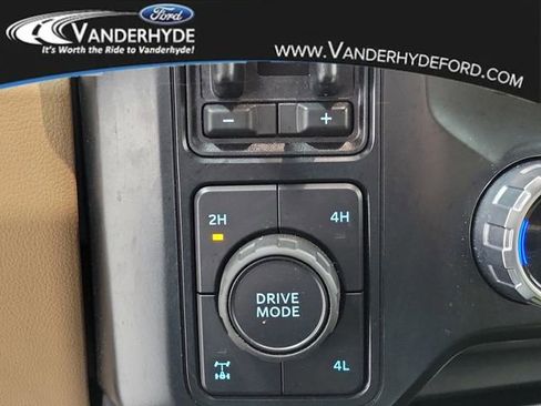 Used 2023 Ford F250 Lariat w/ Chrome Package image 34