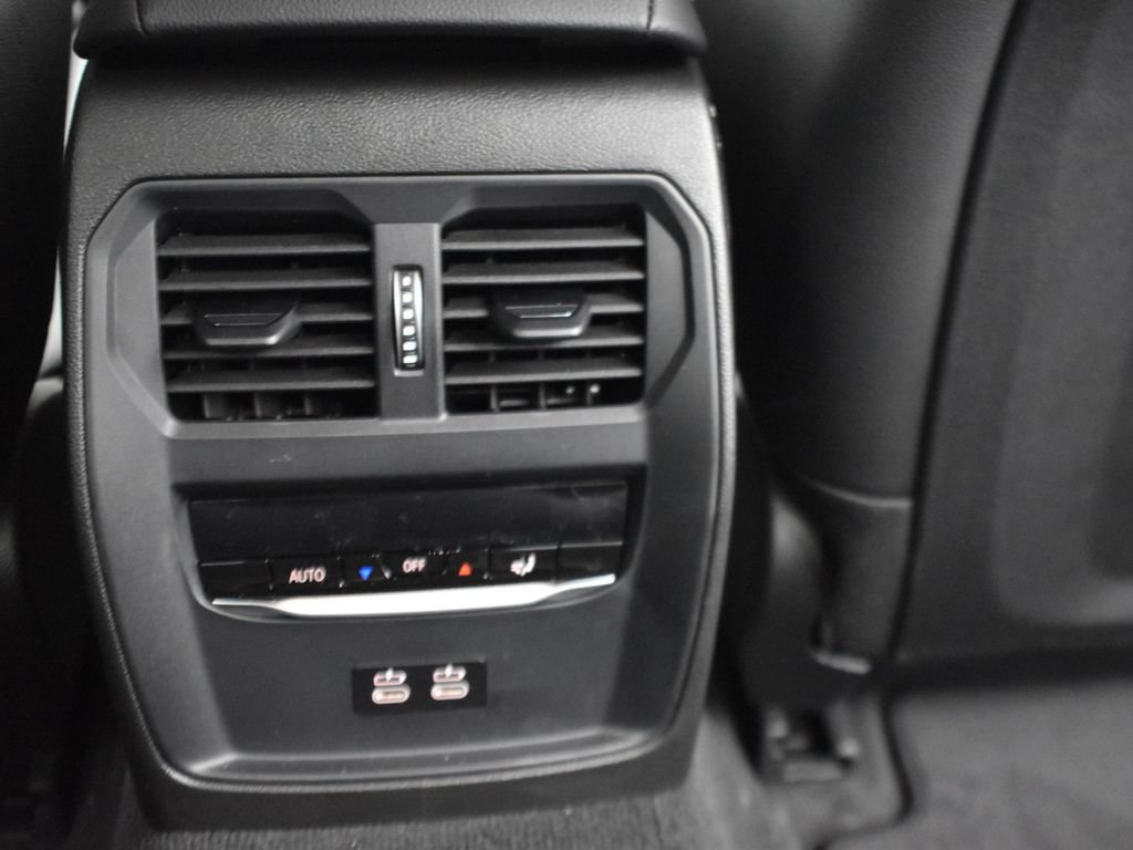 Used 2026 BMW 330i Sedan w/ M Sport Package RWD image 18