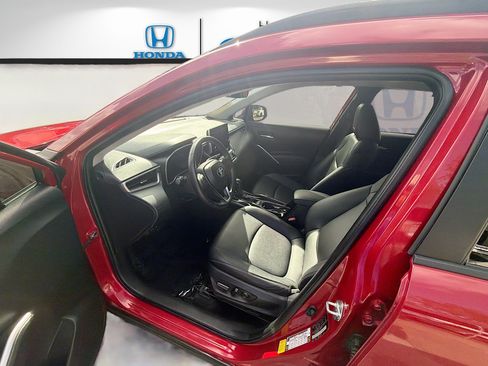 Used 2022 Toyota Corolla Cross XLE FWD image 18