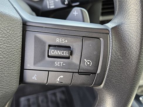 Used 2025 Nissan Rogue S image 12