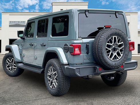 New 2026 Jeep Wrangler Unlimited Sahara AWD/4WD image 3
