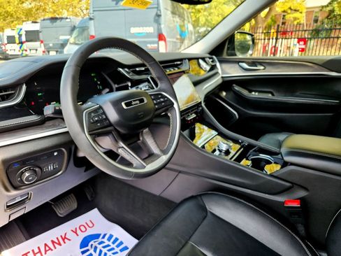 Used 2022 Jeep Grand Cherokee Limited 4xe image 20