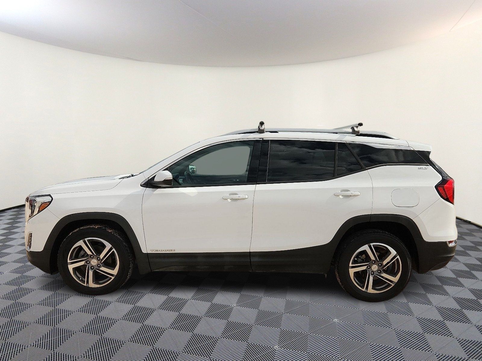Used 2020 GMC Terrain SLT AWD/4WD image 2