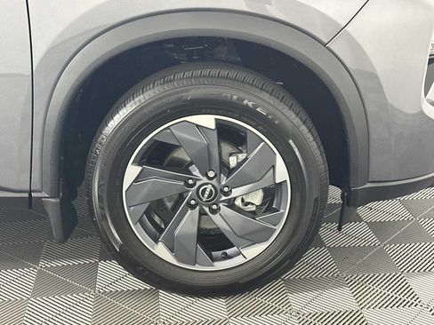 Used 2025 Nissan Rogue SV FWD image 14
