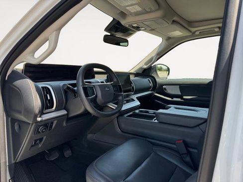 Certified 2025 Ford Expedition Active AWD/4WD image 9