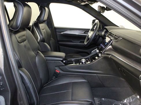 Used 2022 Jeep Grand Cherokee Overland w/ Adv Protech Group III image 16