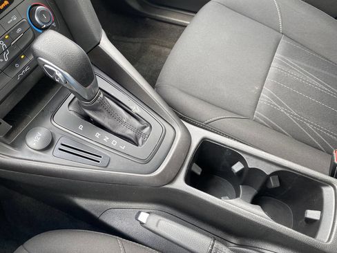 Used 2018 Ford Focus SE FWD image 32