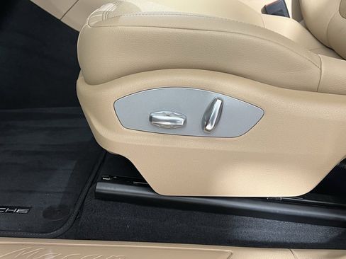 Certified 2025 Porsche Macan image 29