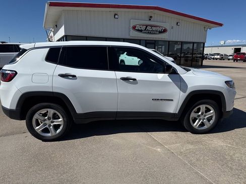 Used 2023 Jeep Compass Sport image 6