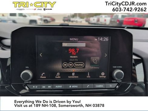 Used 2022 Nissan Pathfinder SV w/ SV Premium Package image 24