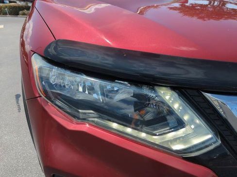 Certified 2019 Nissan Rogue SV FWD image 17