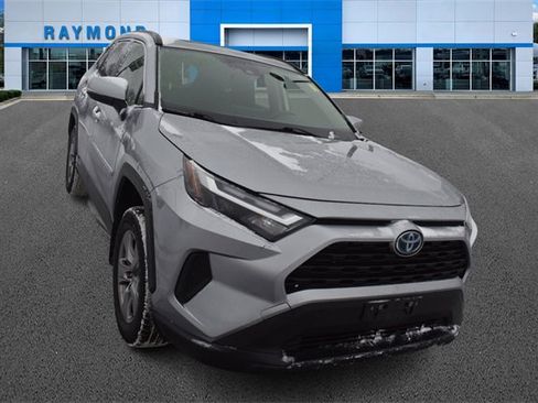 Used 2022 Toyota RAV4 XLE image 9