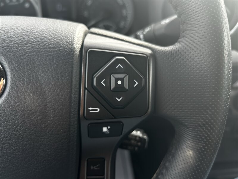 Used 2020 Toyota Tacoma TRD Sport w/ TRD Premium Sport Package AWD/4WD image 15