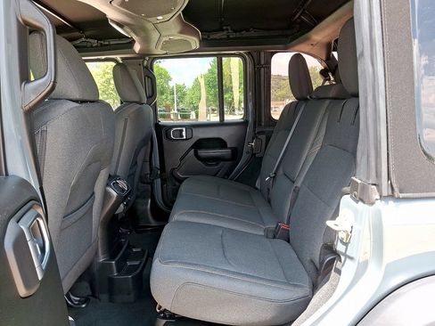Used 2024 Jeep Wrangler Unlimited AWD/4WD image 10