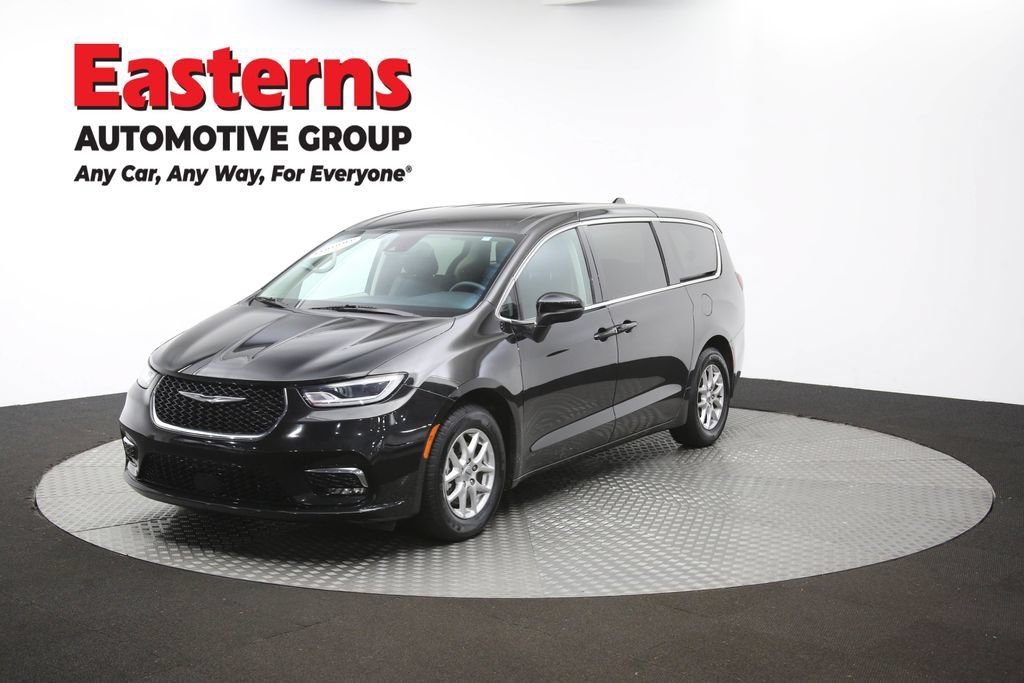 Used 2023 Chrysler Pacifica Touring-L FWD image 59