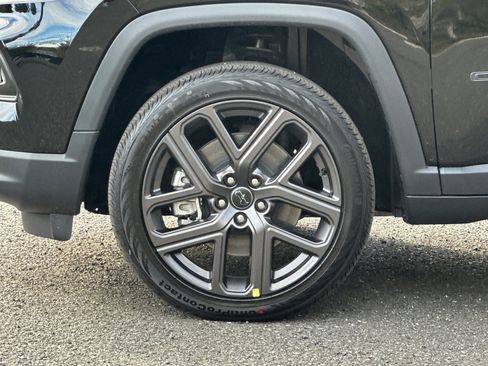 New 2026 Jeep Compass Latitude image 24