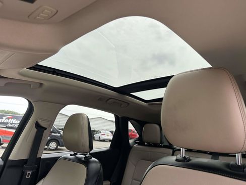 Used 2020 Ford Escape Titanium AWD/4WD image 8