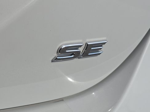 Used 2023 Toyota Camry SE image 5
