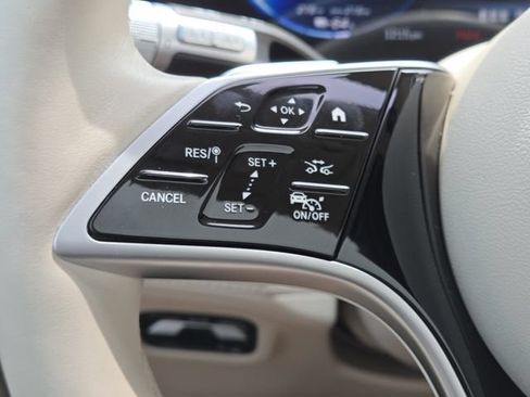 Used 2023 Mercedes-Benz EQS 580 4MATIC SUV image 13