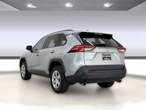 Used 2021 Toyota RAV4 LE FWD image 3