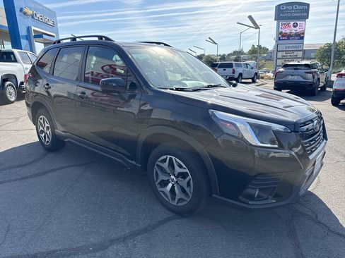 Used 2023 Subaru Forester Premium AWD/4WD image 7