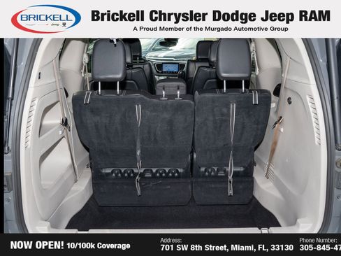 Used 2022 Chrysler Pacifica Touring-L image 9