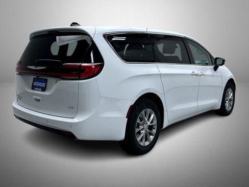 New 2026 Chrysler Pacifica Select AWD/4WD image 5